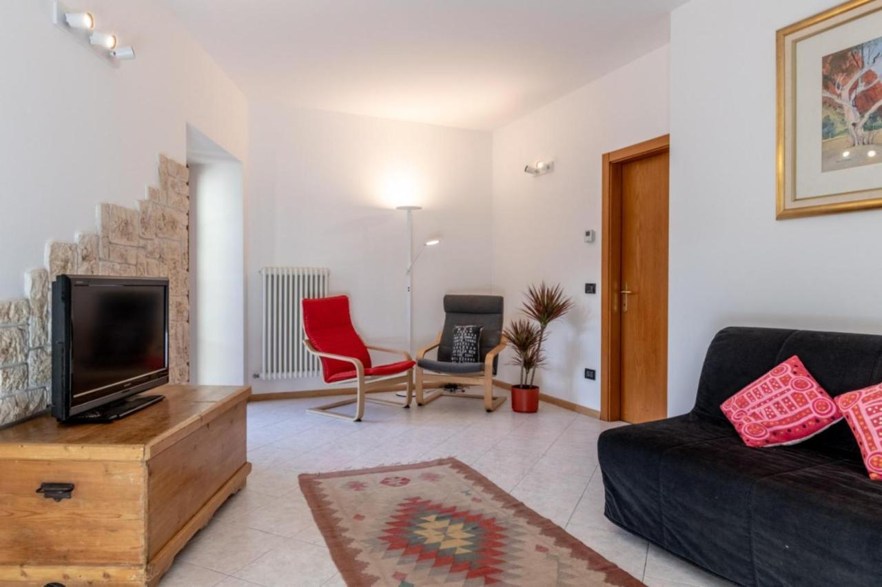 Casa Al Castello, Calliano Ospitar מראה חיצוני תמונה
