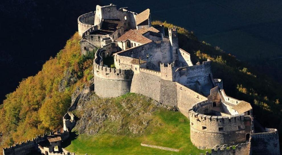Casa Al Castello, Calliano Ospitar מראה חיצוני תמונה